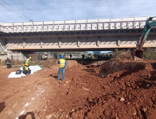 新建输配水管线下穿中老昆万铁路爆破安全监